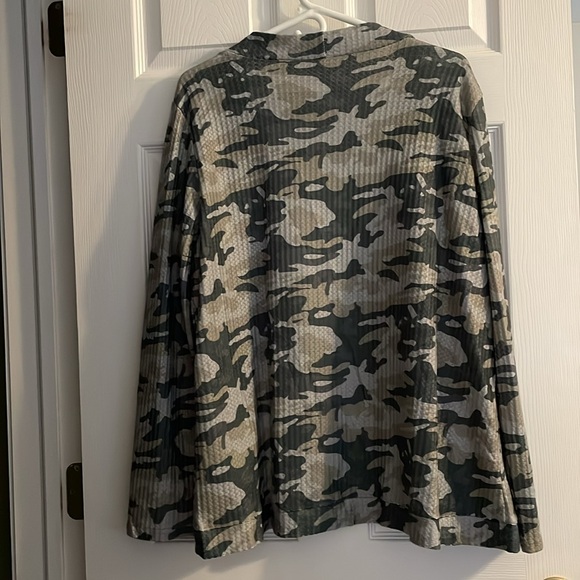 Jackets & Blazers - Extra large camouflage cardigan